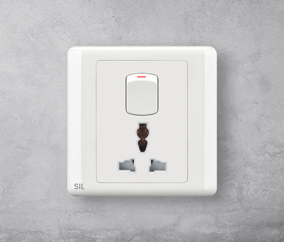 03 pin Universal  Switched Socket